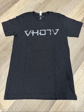 ALOHAS Men's Black Logo Short Sleeve Tee